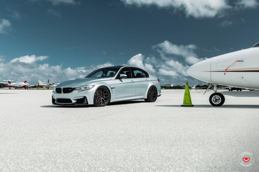 BMW M3 Sedan on Vossen Wheels (S17-01) 2018 года  (фото 12 из 33)
